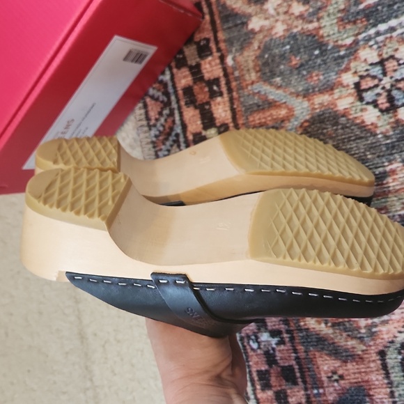 Swedish Hasbeens Black Leather Clogs - Picture 3 of 4